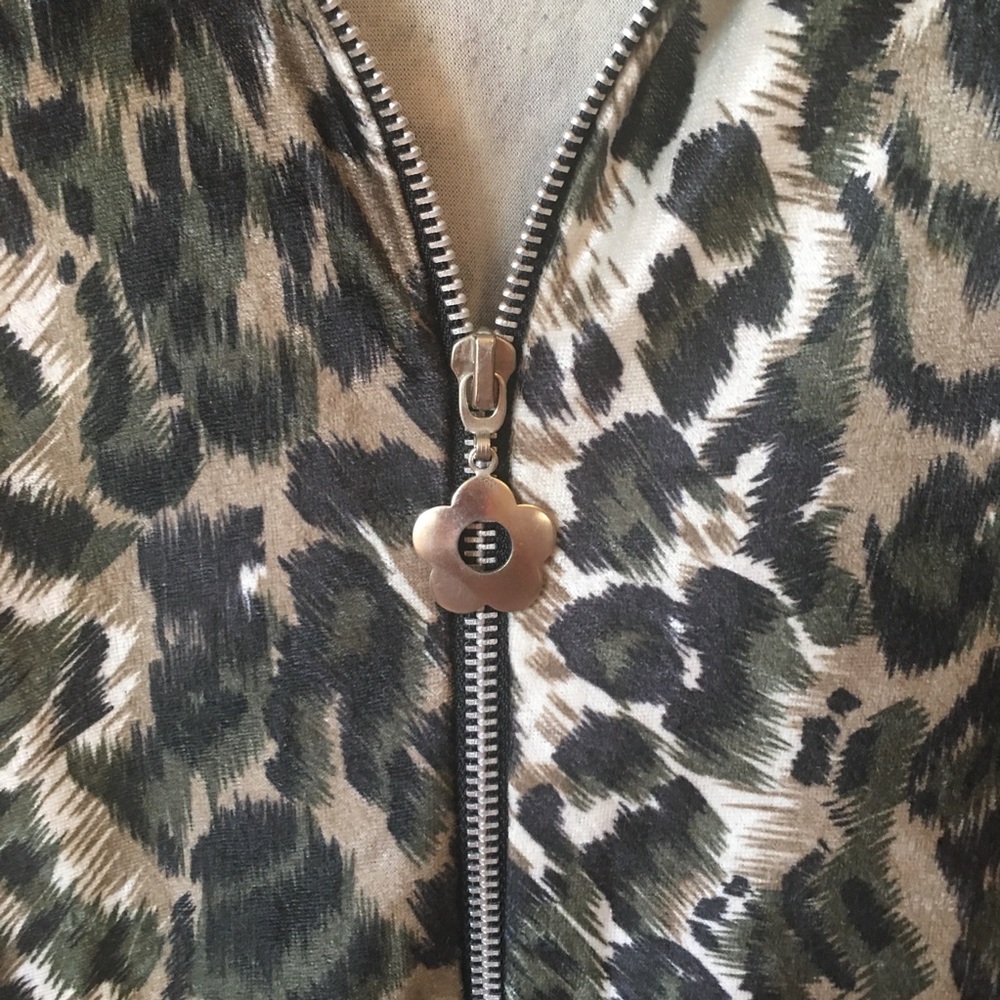 🐾 Leopard Disco Top 🐾 - Picture 7 of 8